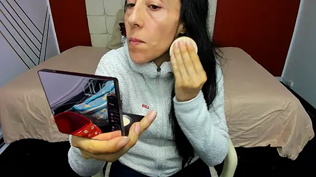 Snapshot of Abrillee1 chatting on 02/17/25, 07:42 Abrillee1 online show from 02/17/25, 07:42