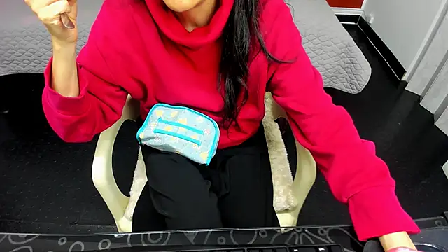 Snapshot of Abrillee1 chatting on 02/24/25, 07:41 Abrillee1 online show from 02/24/25, 07:41