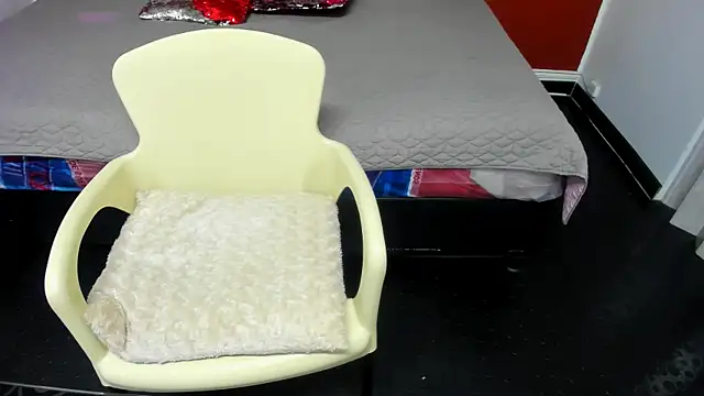 Snapshot of Abrillee1 chatting on 02/27/25, 07:47 Abrillee1 online show from 02/27/25, 07:47