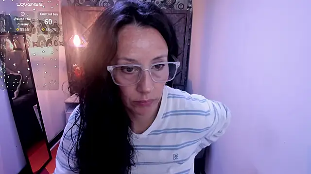 Snapshot of Abrillee1 chatting on 11/15/25, 11:40 Abrillee1 online show from 11/15/25, 11:40