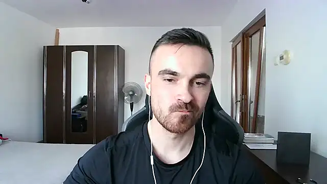 Snapshot of mu5clemania2 chatting on 12/18/25, 12:22 mu5clemania2 online show from 12/18/25, 12:22
