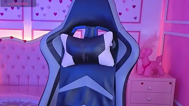 Snapshot of ailen_t chatting on 09/19/25, 02:35 ailen t online show from 09/19/25, 02:35