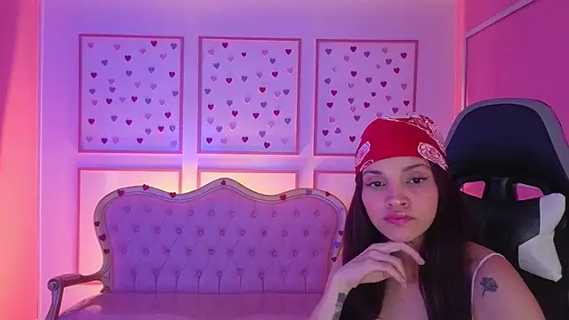 Snapshot of ailen_t chatting on 10/01/25, 02:17 ailen t online show from 10/01/25, 02:17