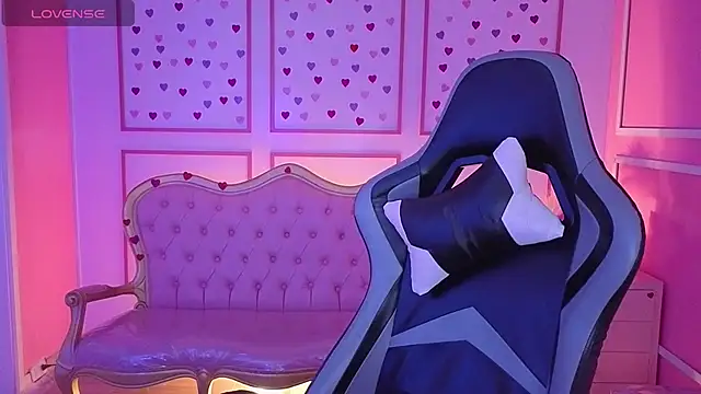 Snapshot of ailen_t chatting on 10/04/25, 02:42 ailen t online show from 10/04/25, 02:42