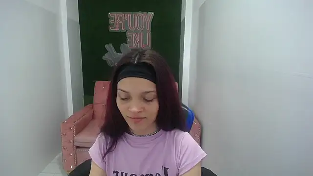 Snapshot of ailen_t chatting on 10/15/25, 09:48 ailen t online show from 10/15/25, 09:48