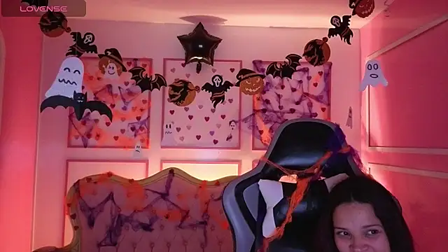 Snapshot of ailen_t chatting on 10/27/25, 02:15 ailen t online show from 10/27/25, 02:15