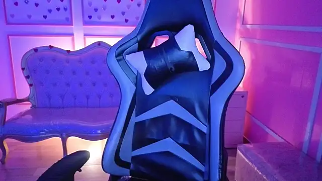 Snapshot of ailen_t chatting on 11/05/25, 02:44 ailen t online show from 11/05/25, 02:44