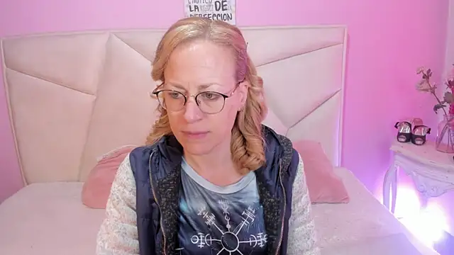 Snapshot of SammySanders chatting on 09/19/25, 12:50 SammySanders online show from 09/19/25, 12:50