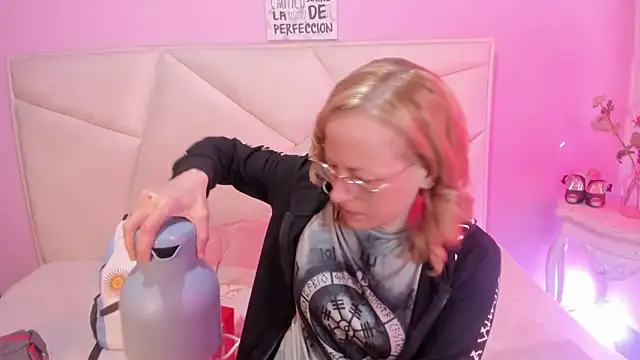 Snapshot of SammySanders chatting on 09/22/25, 01:13 SammySanders online show from 09/22/25, 01:13