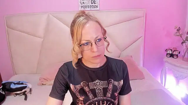 Snapshot of SammySanders chatting on 09/24/25, 04:21 SammySanders online show from 09/24/25, 04:21