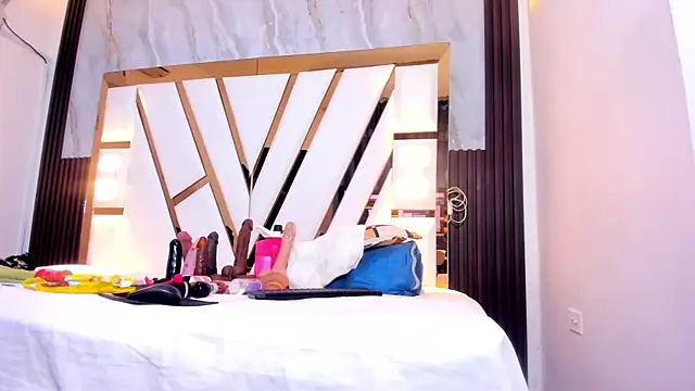 lola hornei online show from 10/21/25, 11:22