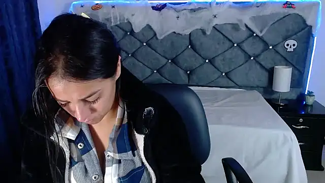 Julietacollins06 online show from 10/15/25, 01:11