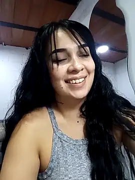 Snapshot of brianaGuzman chatting on 11/20/25, 12:22 brianaGuzman online show from 11/20/25, 12:22