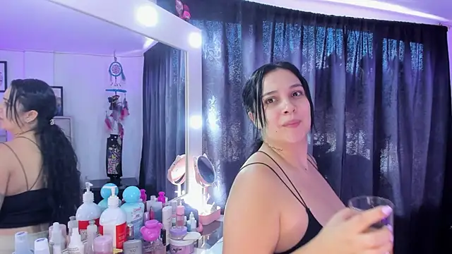 Snapshot of brianaGuzman chatting on 03/19/26, 06:56 brianaGuzman online show from 03/19/26, 06:56