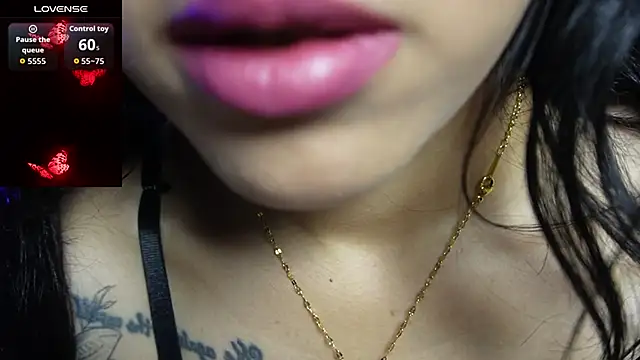 Snapshot of amy_fox2 chatting on 09/24/25, 01:58 amy fox2 online show from 09/24/25, 01:58