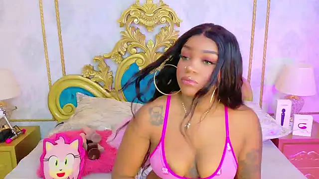 Snapshot of SalomeRestrepo chatting on 03/20/26, 03:22 SalomeRestrepo online show from 03/20/26, 03:22