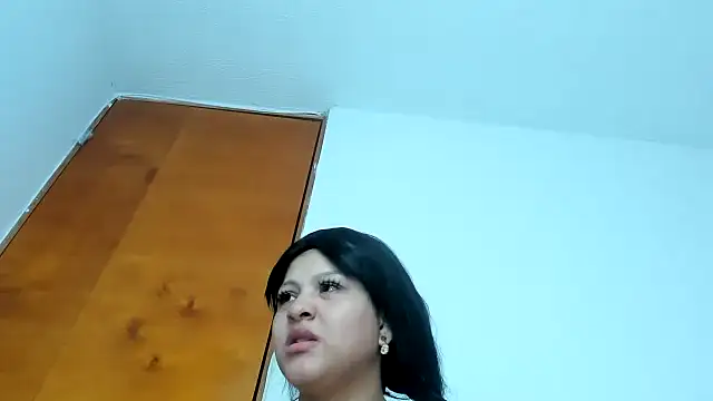 Snapshot of Natalycarter chatting on 10/19/25, 05:02 Natalycarter online show from 10/19/25, 05:02