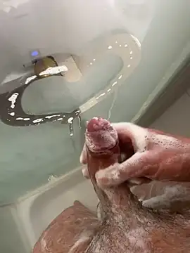 Snapshot of YoungCouple0604 chatting on 10/07/25, 10:56 YoungCouple0604 online show from 10/07/25, 10:56