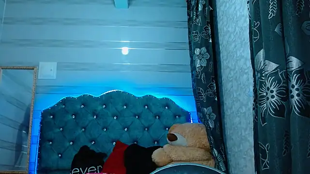 lily jamesx online show from 03/17/25, 09:55