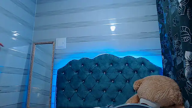 lily jamesx online show from 03/20/25, 12:51