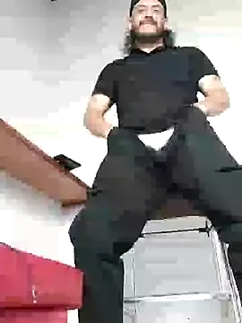 Snapshot of AndresSmith__ chatting on 01/01/25, 03:45 AndresSmith online show from 01/01/25, 03:45