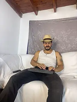 Snapshot of AndresSmith__ chatting on 06/14/26, 06:43 AndresSmith online show from 06/14/26, 06:43