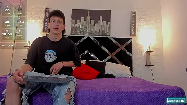 Snapshot of nakedfoam1 chatting on 09/18/25, 03:19 nakedfoam1 online show from 09/18/25, 03:19