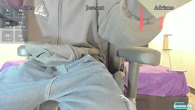 Snapshot of nakedfoam1 chatting on 09/19/25, 03:30 nakedfoam1 online show from 09/19/25, 03:30