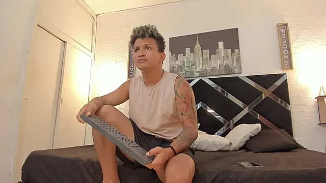 Snapshot of nakedfoam1 chatting on 09/23/25, 04:15 nakedfoam1 online show from 09/23/25, 04:15