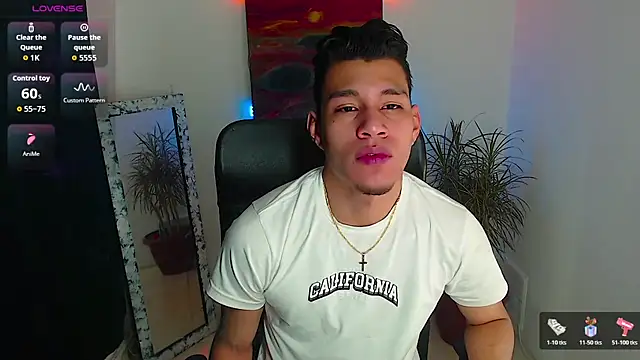 Snapshot of dirtyboy_23 chatting on 11/25/25, 02:44 dirtyboy 23 online show from 11/25/25, 02:44