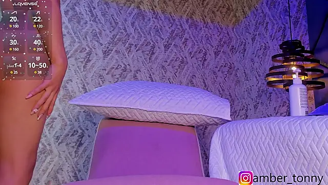 Snapshot of amber_tonny25 chatting on 01/08/25, 11:43 amber tonny25 online show from 01/08/25, 11:43