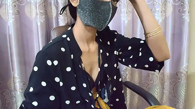 Snapshot of Srabontii chatting on 09/28/25, 10:04 Srabontii online show from 09/28/25, 10:04