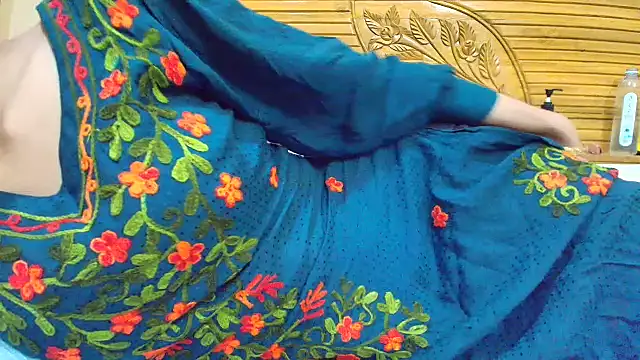 Snapshot of Srabontii chatting on 10/31/25, 09:38 Srabontii online show from 10/31/25, 09:38