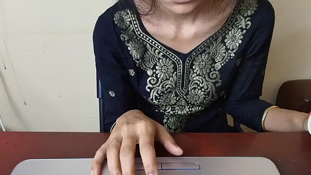 Snapshot of Srabontii chatting on 11/24/25, 01:05 Srabontii online show from 11/24/25, 01:05