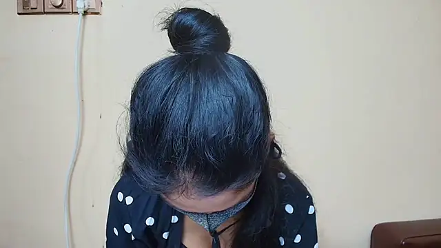 Snapshot of Srabontii chatting on 11/25/25, 09:42 Srabontii online show from 11/25/25, 09:42