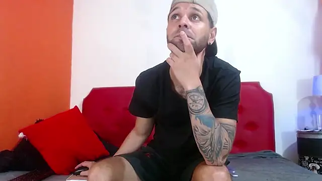 Snapshot of CindyandCarlo chatting on 11/13/25, 10:30 CindyandCarlo online show from 11/13/25, 10:30