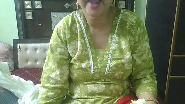 couplesuni online show from 10/24/25, 03:03