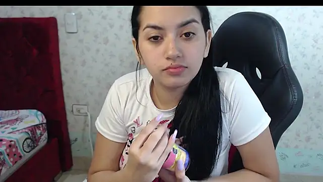 Snapshot of kayla_k18 chatting on 10/08/25, 04:10 kayla k18 online show from 10/08/25, 04:10