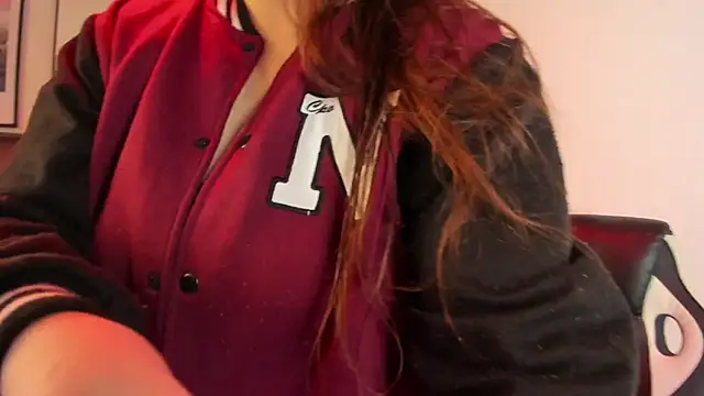 Snapshot of Alaia_Cute chatting on 09/16/25, 03:40 Alaia Cute online show from 09/16/25, 03:40