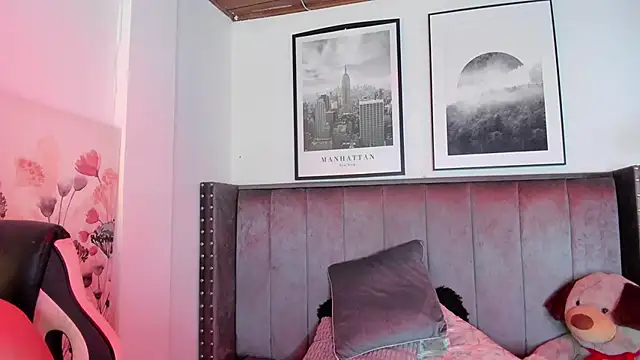 Snapshot of Alaia_Cute chatting on 10/09/25, 03:15 Alaia Cute online show from 10/09/25, 03:15