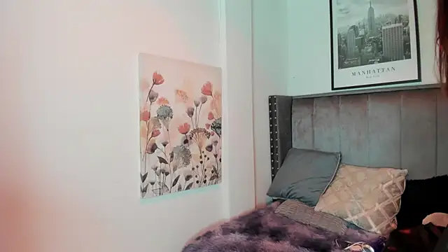 Snapshot of Alaia_Cute chatting on 10/15/25, 04:01 Alaia Cute online show from 10/15/25, 04:01