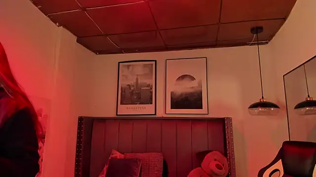 Snapshot of Alaia_Cute chatting on 10/17/25, 12:58 Alaia Cute online show from 10/17/25, 12:58