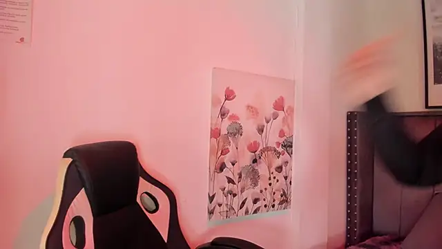 Snapshot of Alaia_Cute chatting on 11/04/25, 03:05 Alaia Cute online show from 11/04/25, 03:05