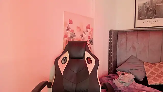 Alaia Cute online show from 11/12/25, 03:40