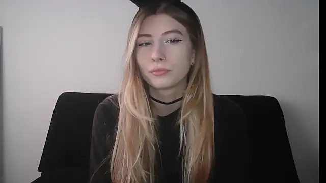 ErikaShyy online show from 10/08/25, 10:57