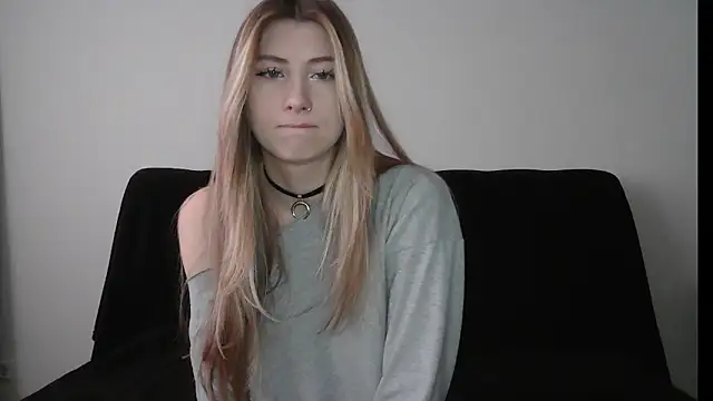 Snapshot of ErikaShyy chatting on 11/13/25, 11:20 ErikaShyy online show from 11/13/25, 11:20