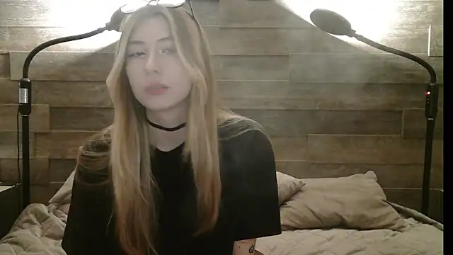 Snapshot of ErikaShyy chatting on 12/01/25, 11:15 ErikaShyy online show from 12/01/25, 11:15