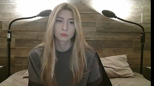 Snapshot of ErikaShyy chatting on 12/03/25, 11:30 ErikaShyy online show from 12/03/25, 11:30