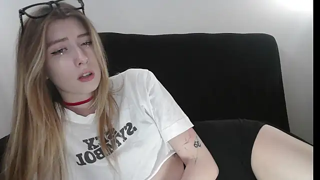 ErikaShyy online show from 06/04/26, 11:49