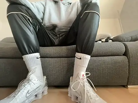 nikeaddicted2 online show from 11/23/25, 08:58